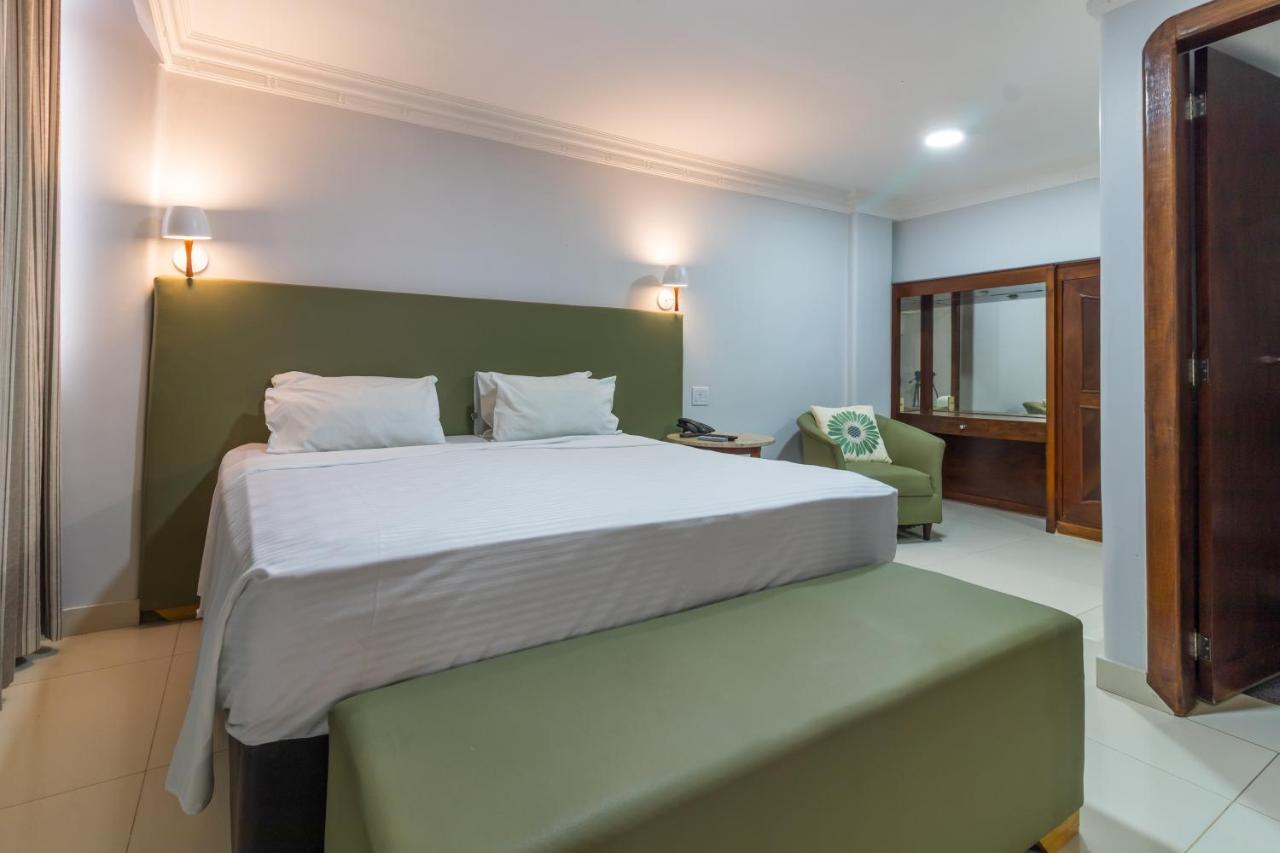 Umuarama Plaza Hotel By Castelo Itaipava Goiânia Esterno foto