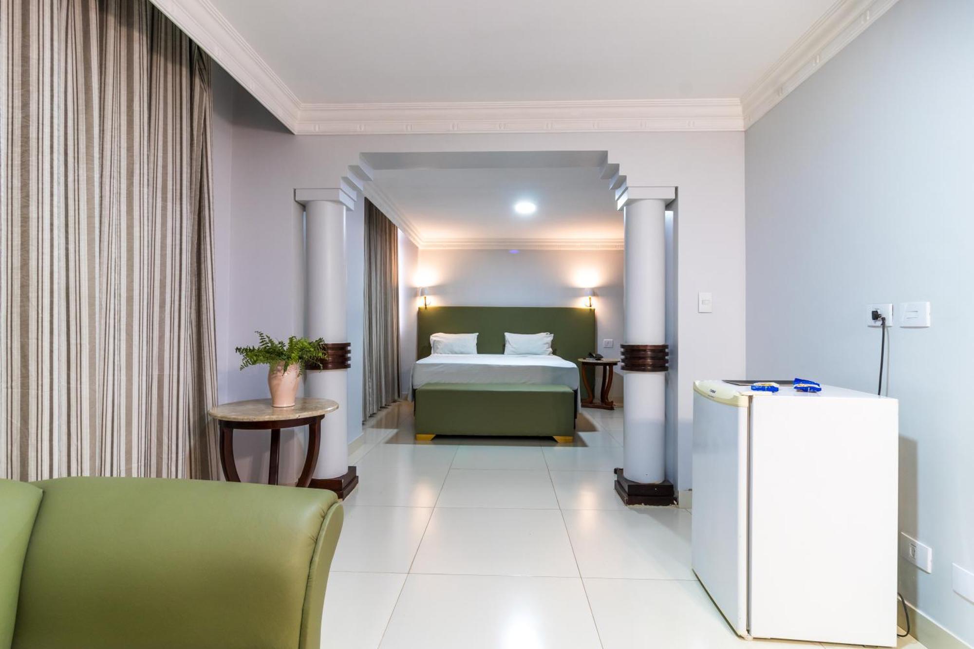 Umuarama Plaza Hotel By Castelo Itaipava Goiânia Esterno foto